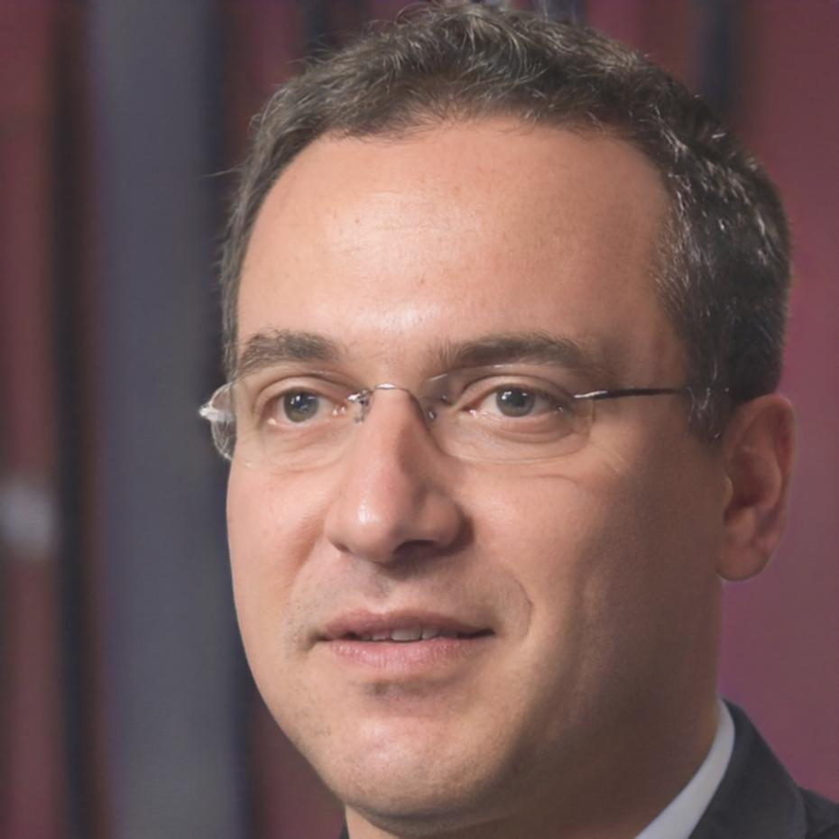 Financial mentor specializing in practical budgeting strategies